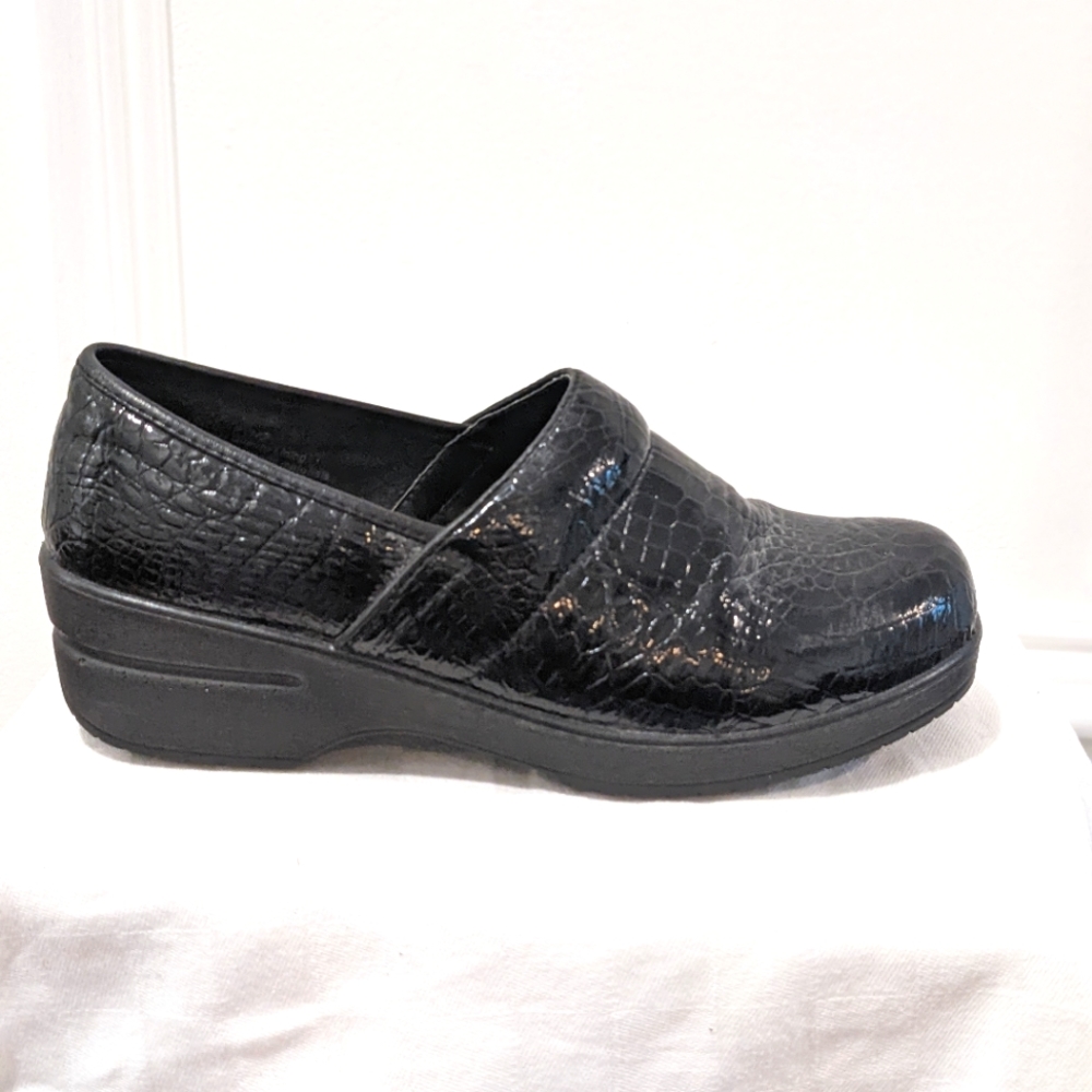 Leather clogs by Cushion Aire - Picture 8 of 14